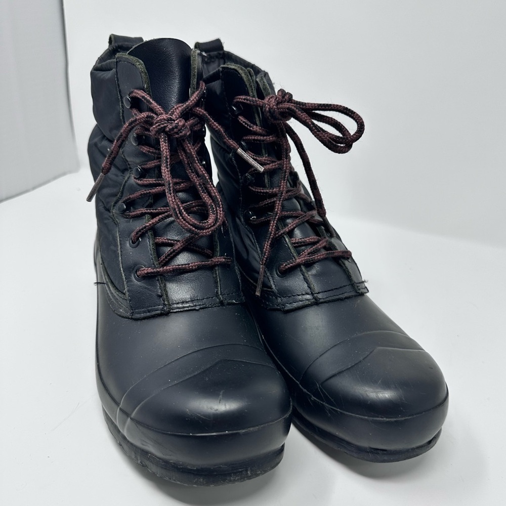 Women’s Hunter Black Lace-Up Boots size 8